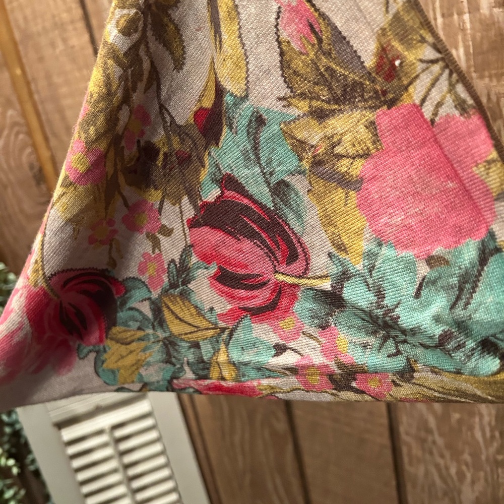 Floral Sleeve V-Neck Knit Top - Picture 2 of 4